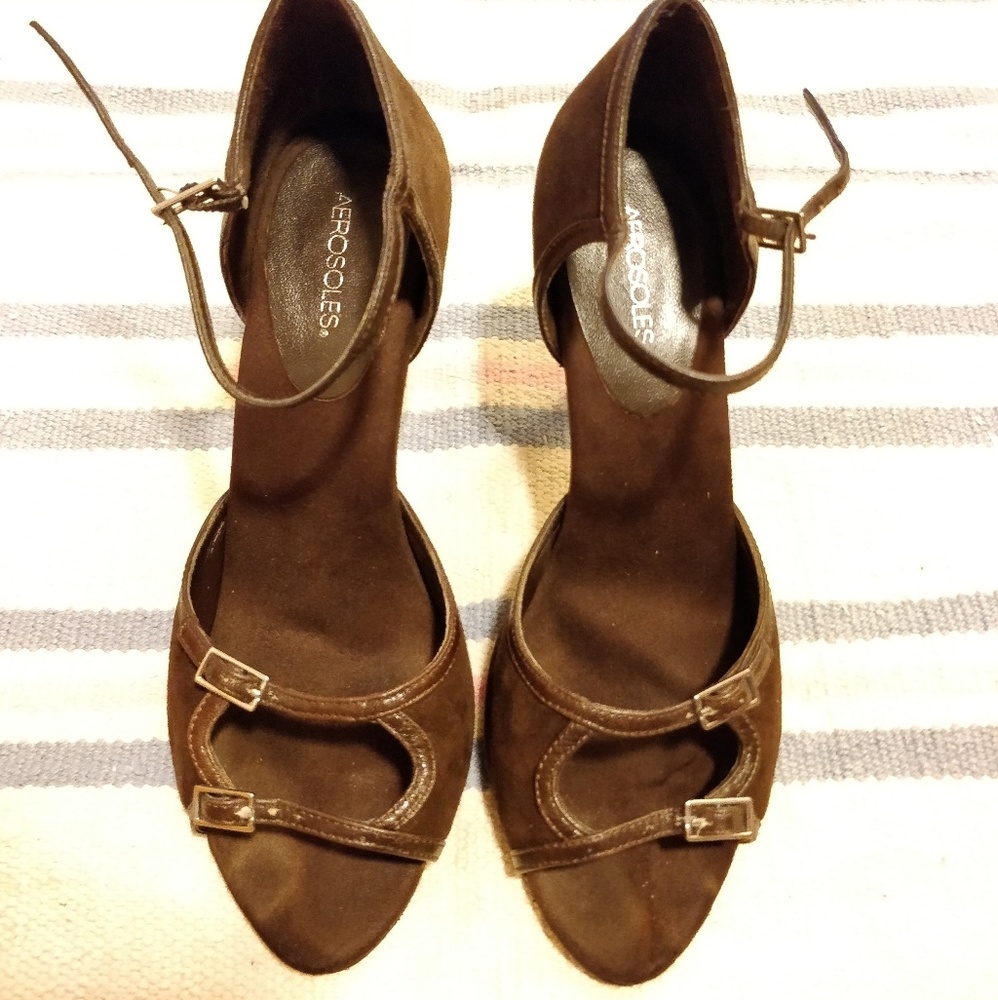 Aerosoles, brown suede heels with buckles